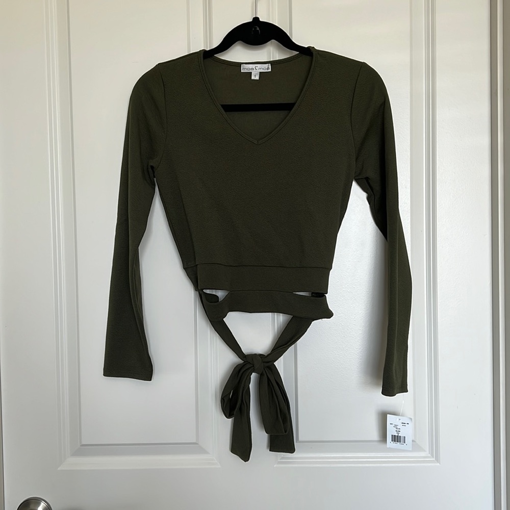 NWT pretty olive cropped long sleeve shirt, size small